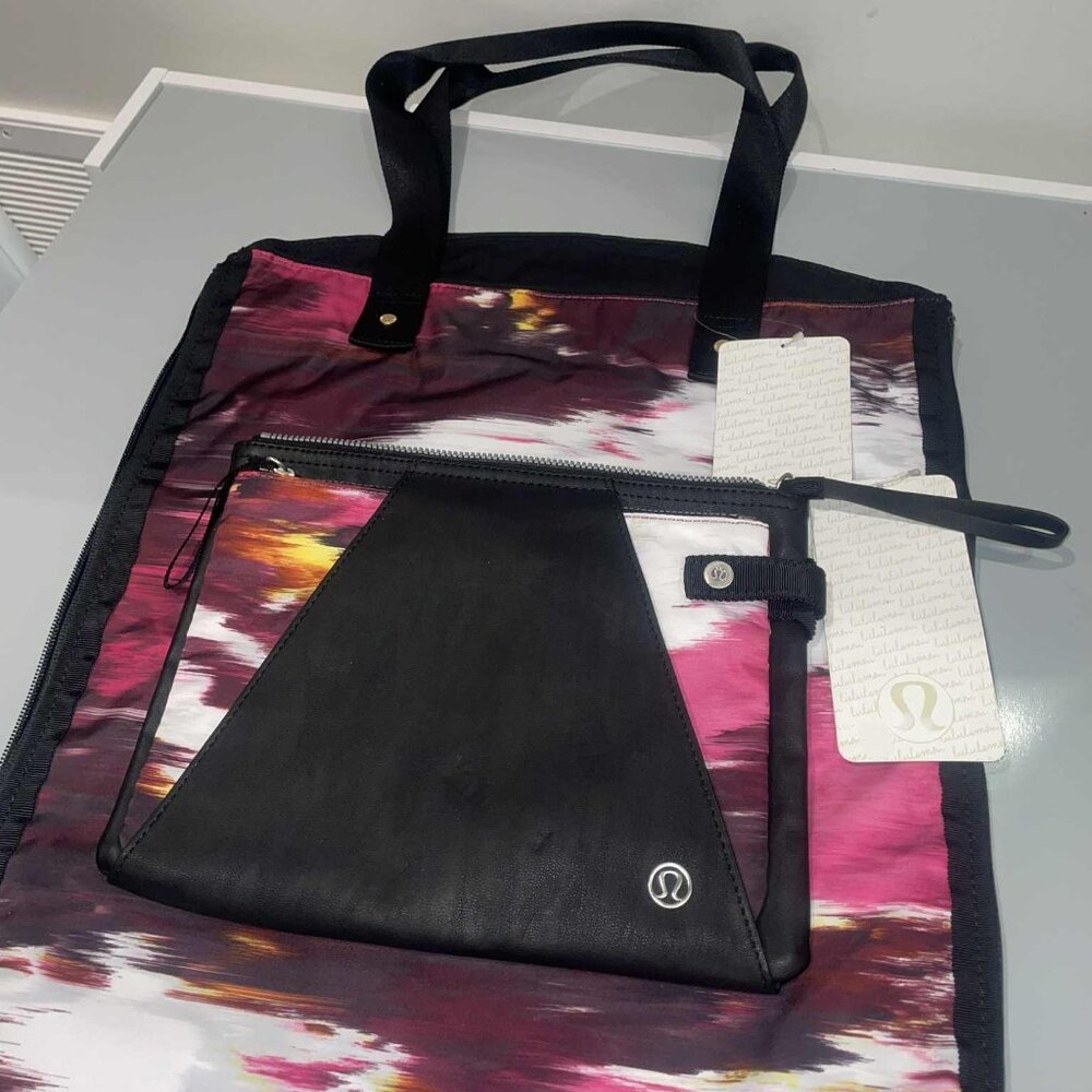 LULULEMON - Set of 3 Bags - ALL NWT Bring it Om Tote & In The Present Pouches - Picture 5 of 14